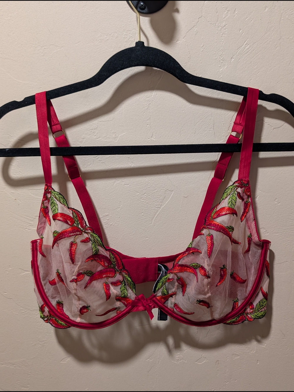 EUC Victoria's Secret Very Sexy Red Chili Pepper Embroidered Underwire Bra 38D